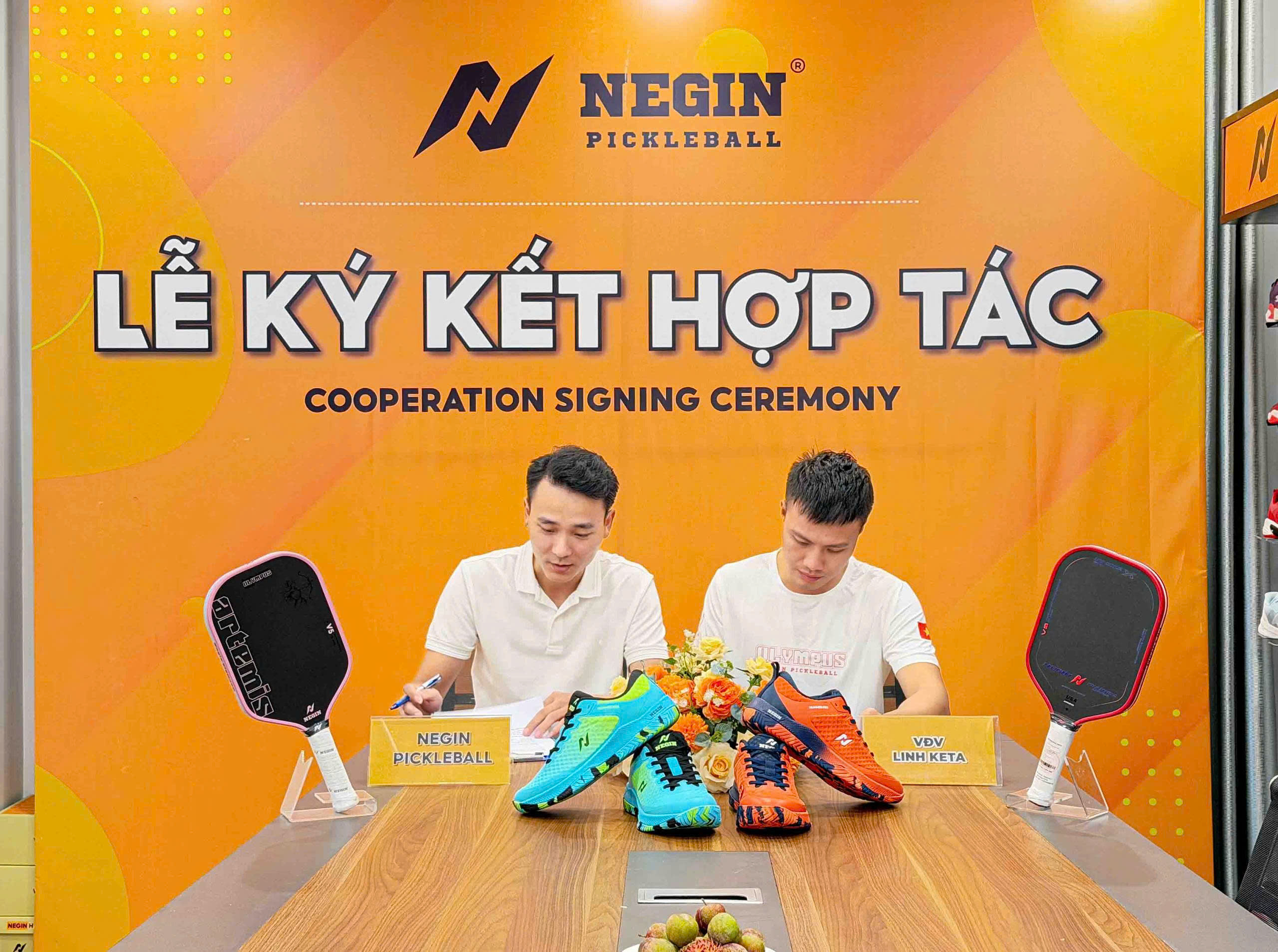Đại diện Negin cùng các VĐV Pickleball tại lễ ký kết hợp tác, tiếp tục hành trình đồng hành và kết nối cộng đồng Pickleball Việt Nam.