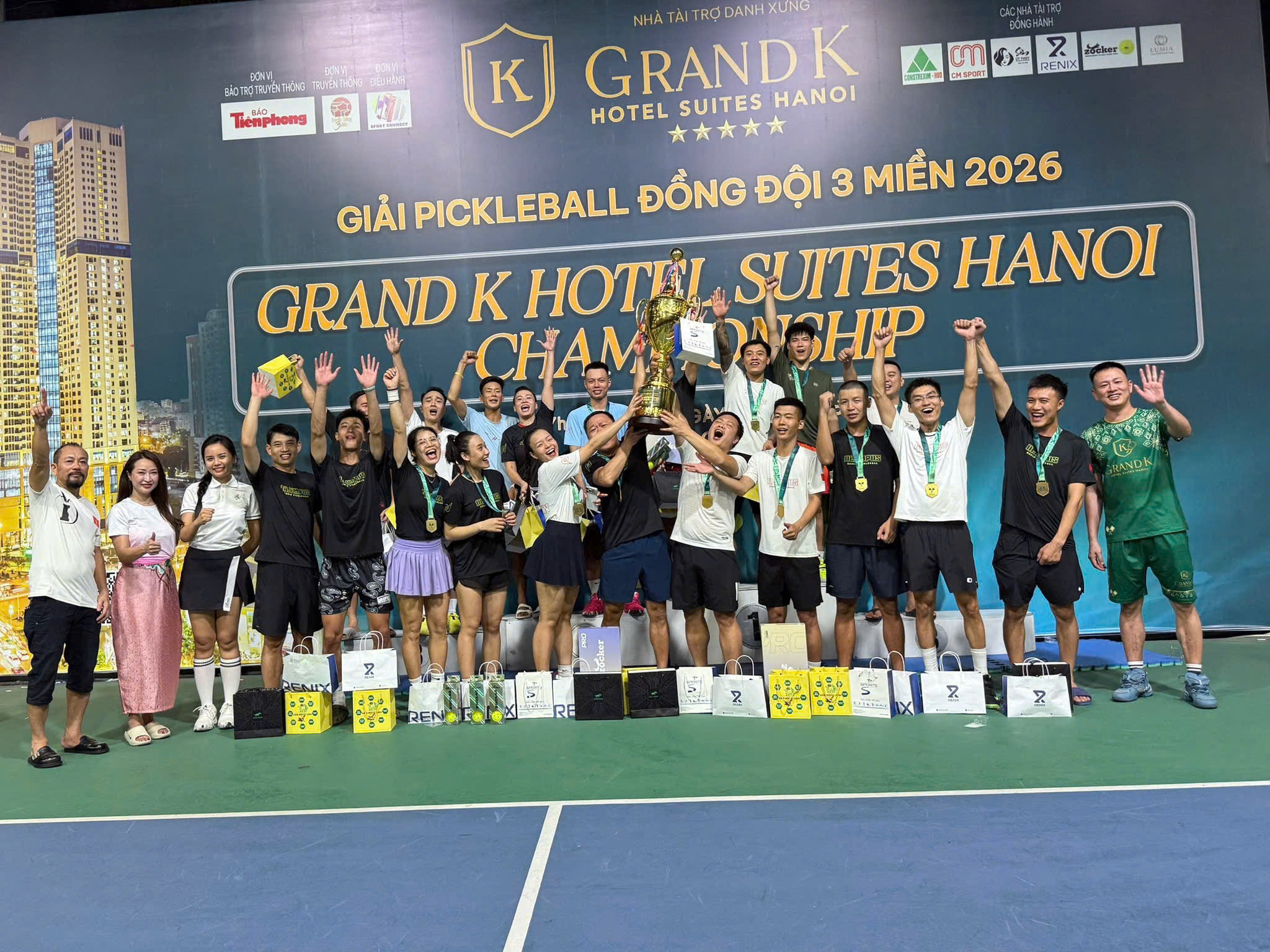 Một chức vô địch của bản lĩnh, tinh thần đồng đội và niềm đam mê pickleball!